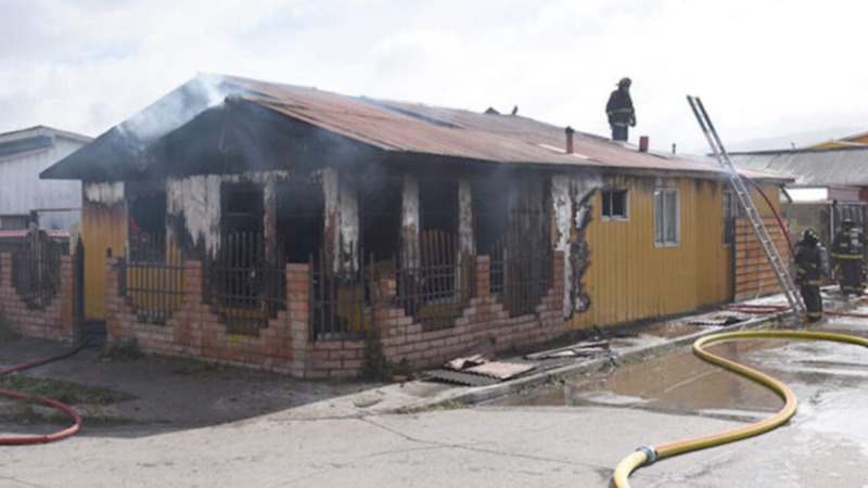 Incendio afectóa casa de Josefina Yaksic. Gentileza de La Prensa Austral.