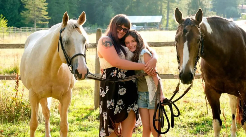 Corinea Stanhope en el patio de su casa. Foto: NY Post.